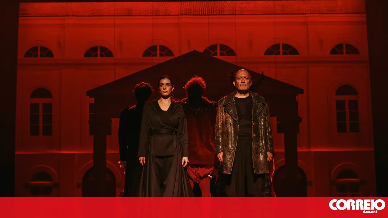 D. Maria II reopens with the 'cursed play'