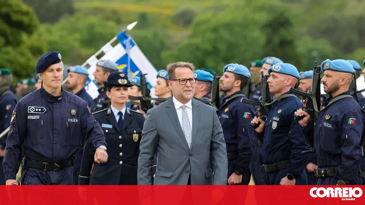 Government and police unions clash over border control supplement