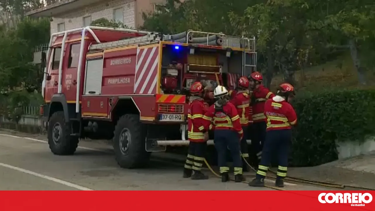 Fire in Arganil that left three firefighters injured is now under control