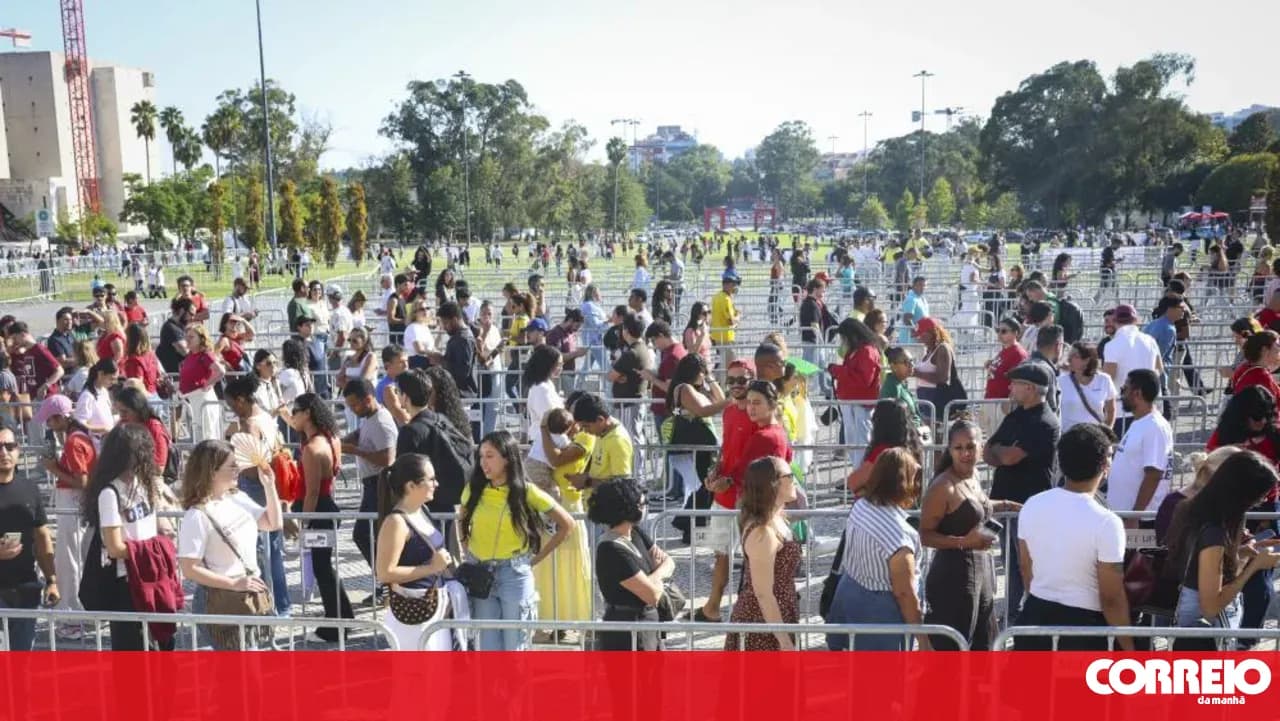 Polling stations have closed in Portugal and the Brazilian consul-general estimates turnout in the capital at 30%