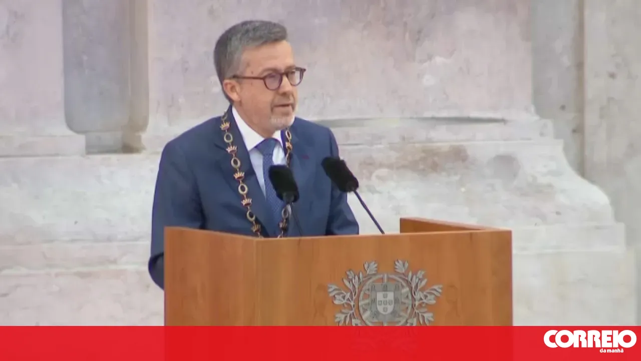 Moedas insists on ending Volta and PS says Lisbon mayor has no influence on the Government