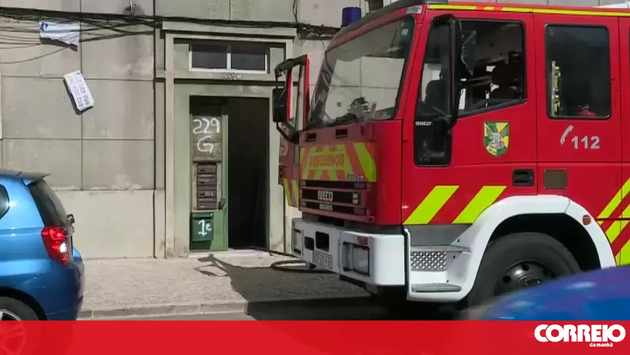 Fire following explosion kills son and seriously injures mother in Montijo