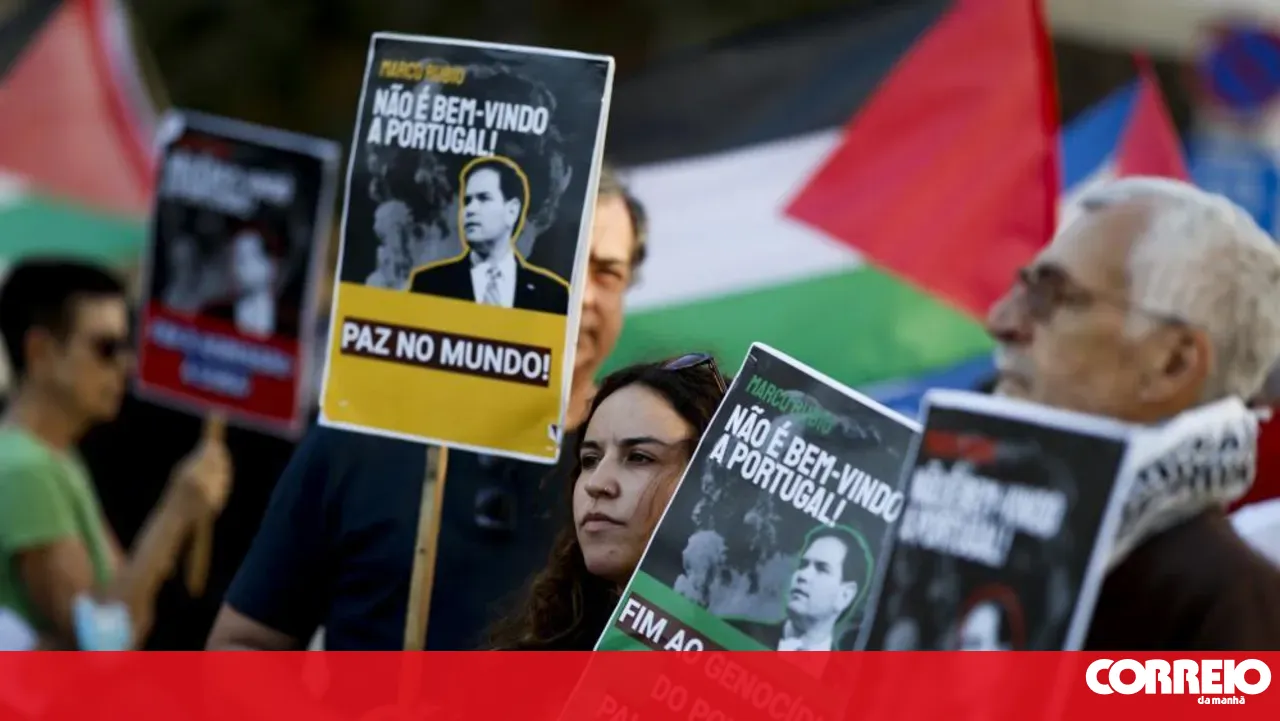 Around 300 people protest in Lisbon against Rubio's visit to Portugal