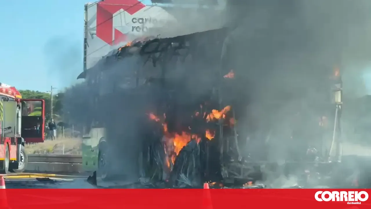 Flixbus coach on fire on the A1 near the Aveiras exit