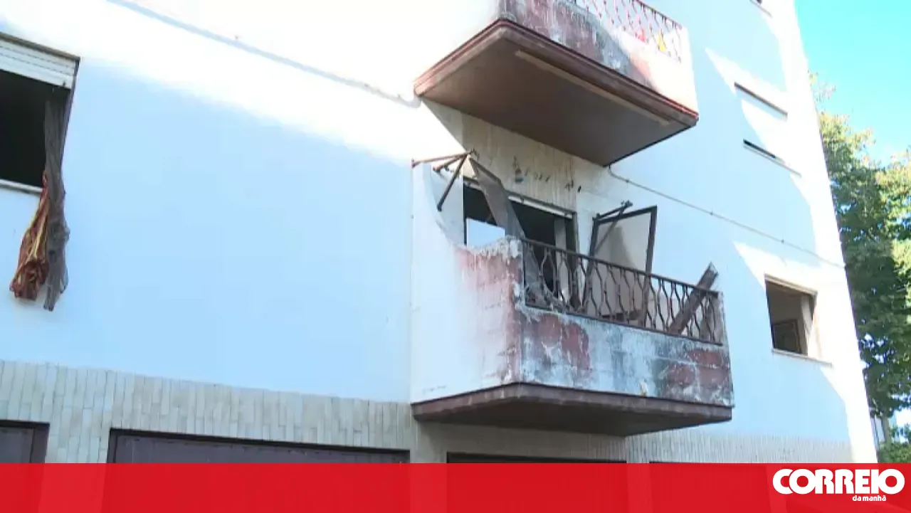 15 residents evacuated from building due to apartment fire in Leiria