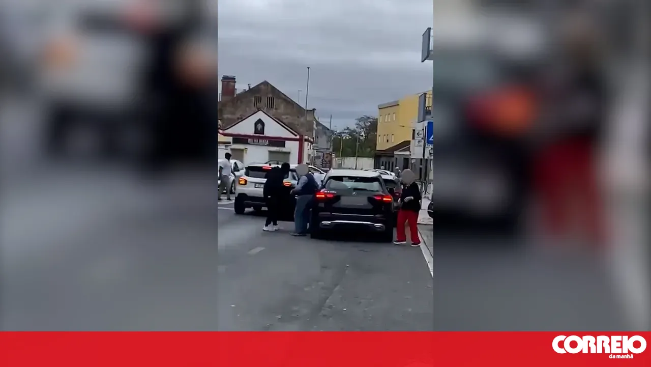 The moment armed men attempt to steal a car in Carregado