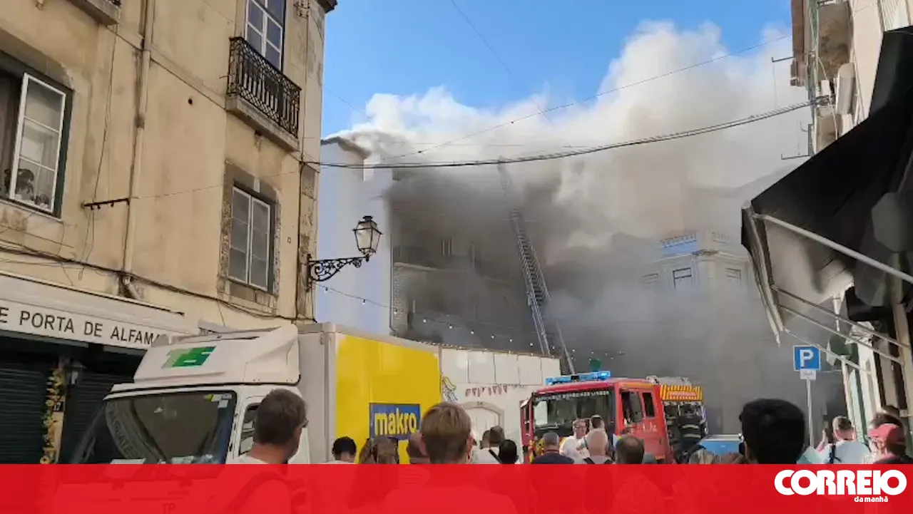 New images show cloud of smoke caused by building fire in Alfama, Lisbon