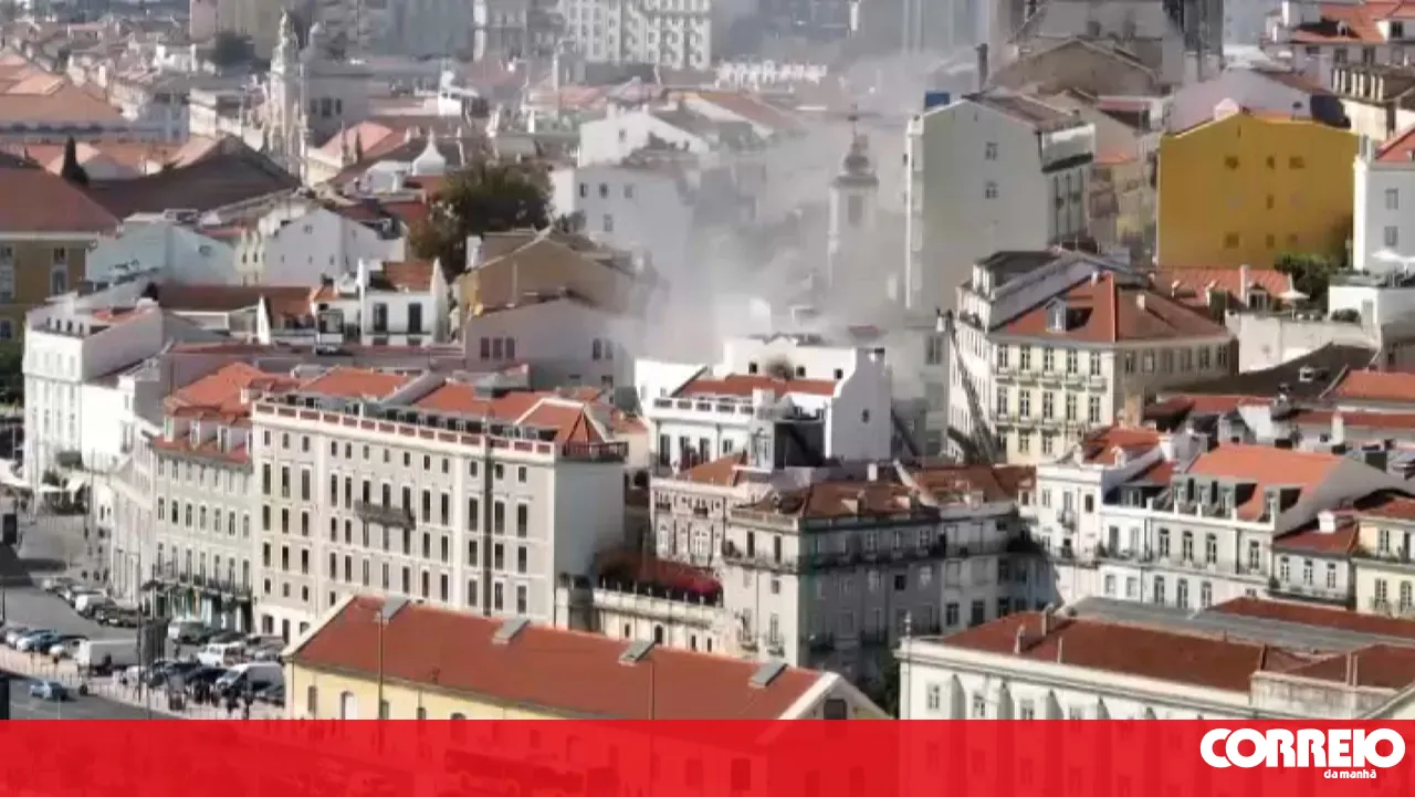 Drone footage shows smoke from fire at hotel in the Alfama area