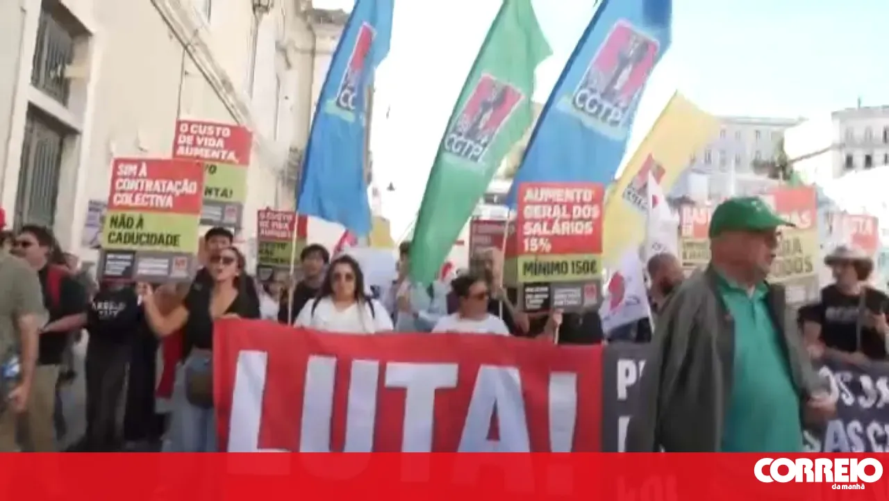 "So that they may have a better life than mine": elderly woman joins demonstration in solidarity with young people