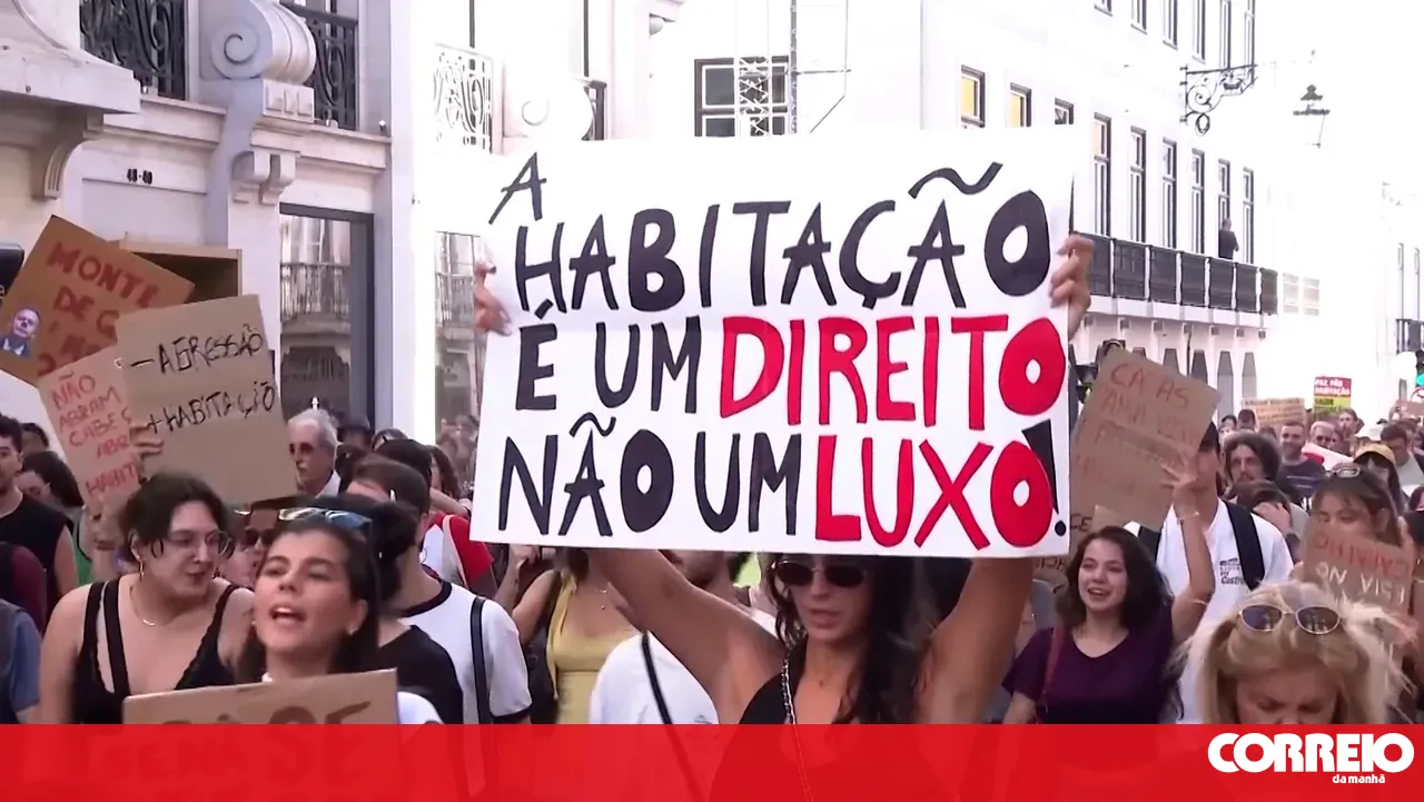 Thousands protest in Lisbon against the rising cost of living
