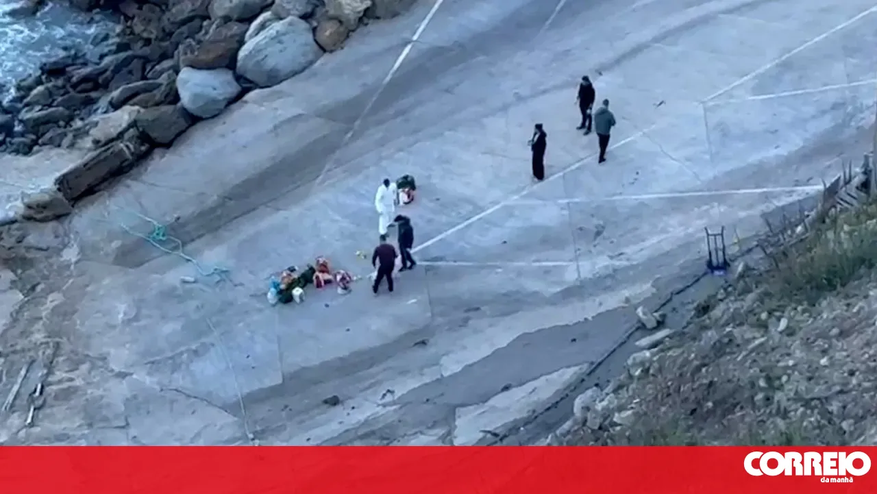 2,500 litres of fuel seized on a beach in Torres Vedras