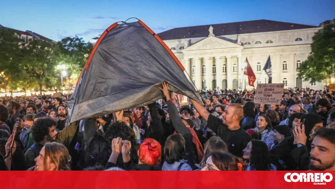 Thousands of people filled Rossio to demand more housing