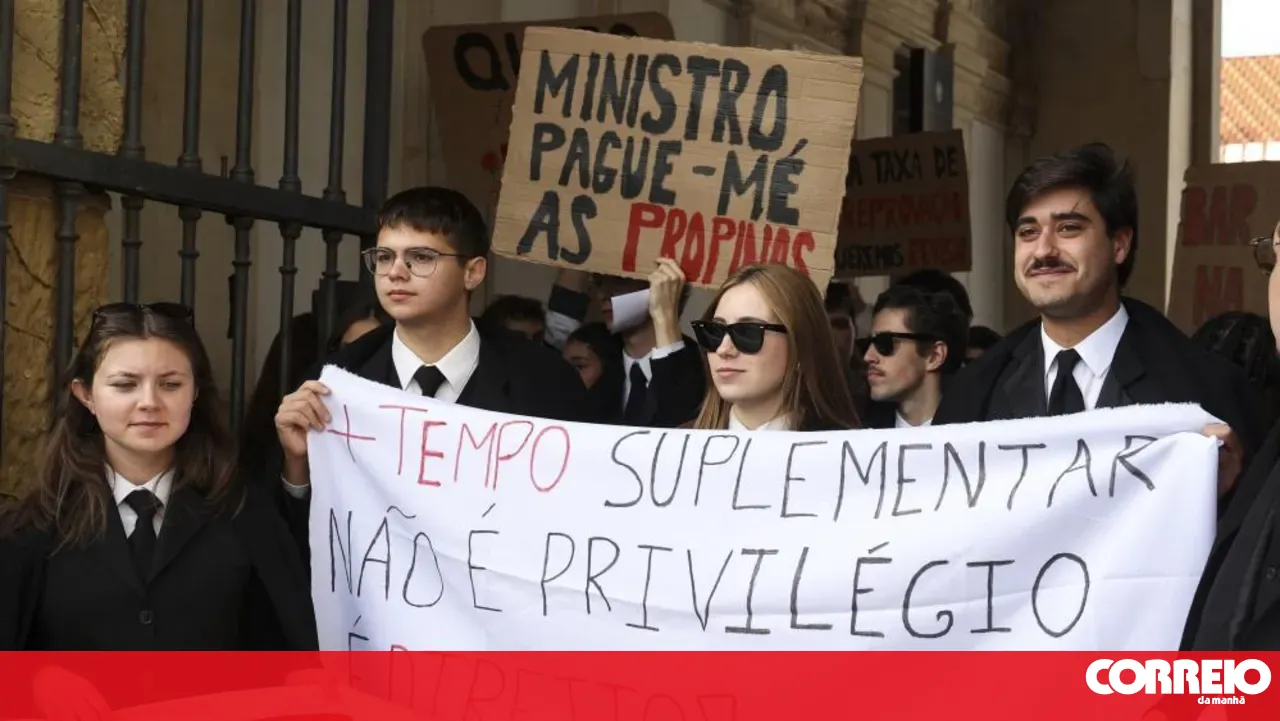 University of Coimbra students oppose reduction in exam time