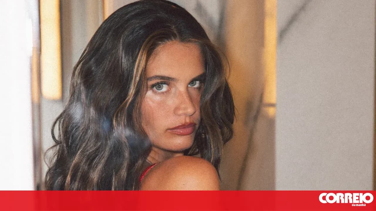 Sara Sampaio caught kissing Football World Cup hero