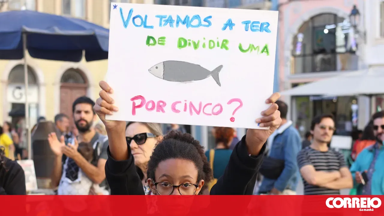 More than 200 people sang and danced in Coimbra for the right to housing and to protest