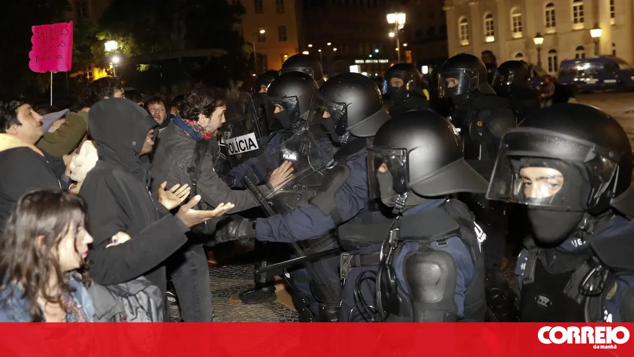 27 people treated in Lisbon following police charge at housing protests. Figures contradict PSP