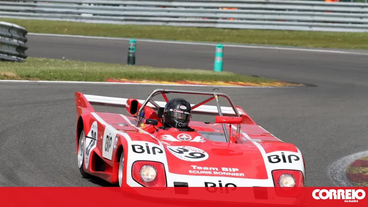 Algarve rollercoaster hosts vintage cars