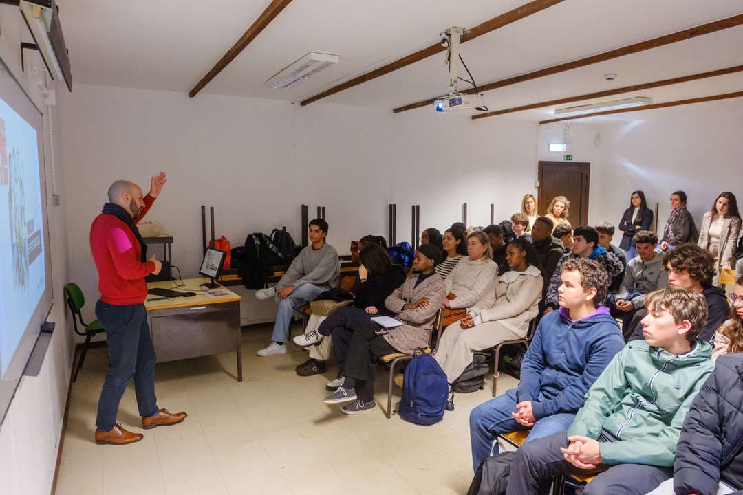 Workshop de literacia promove pensamento crítico no Centro Profuturo