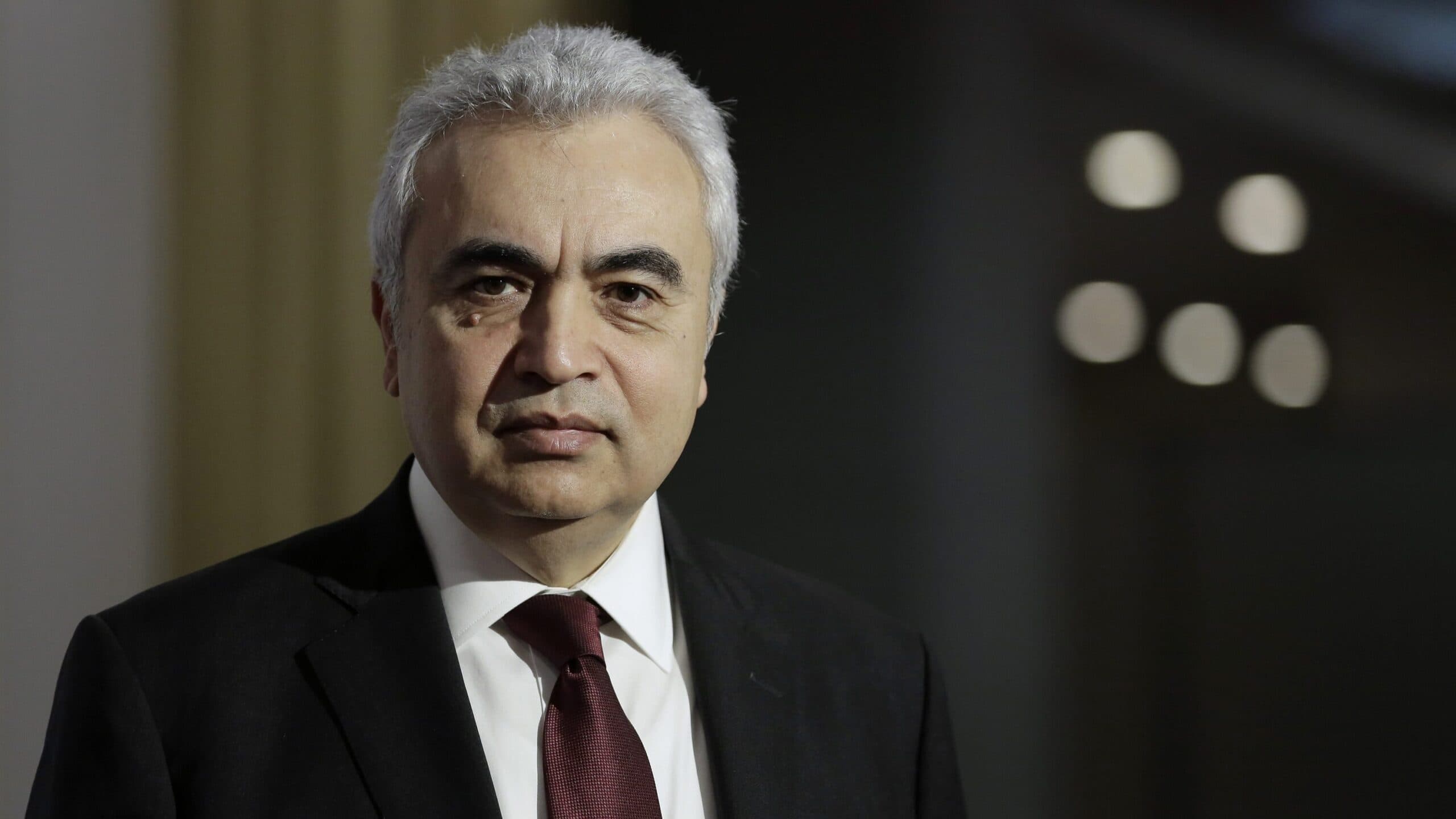 Oil reserves will run out in a matter of weeks, says International Energy Agency