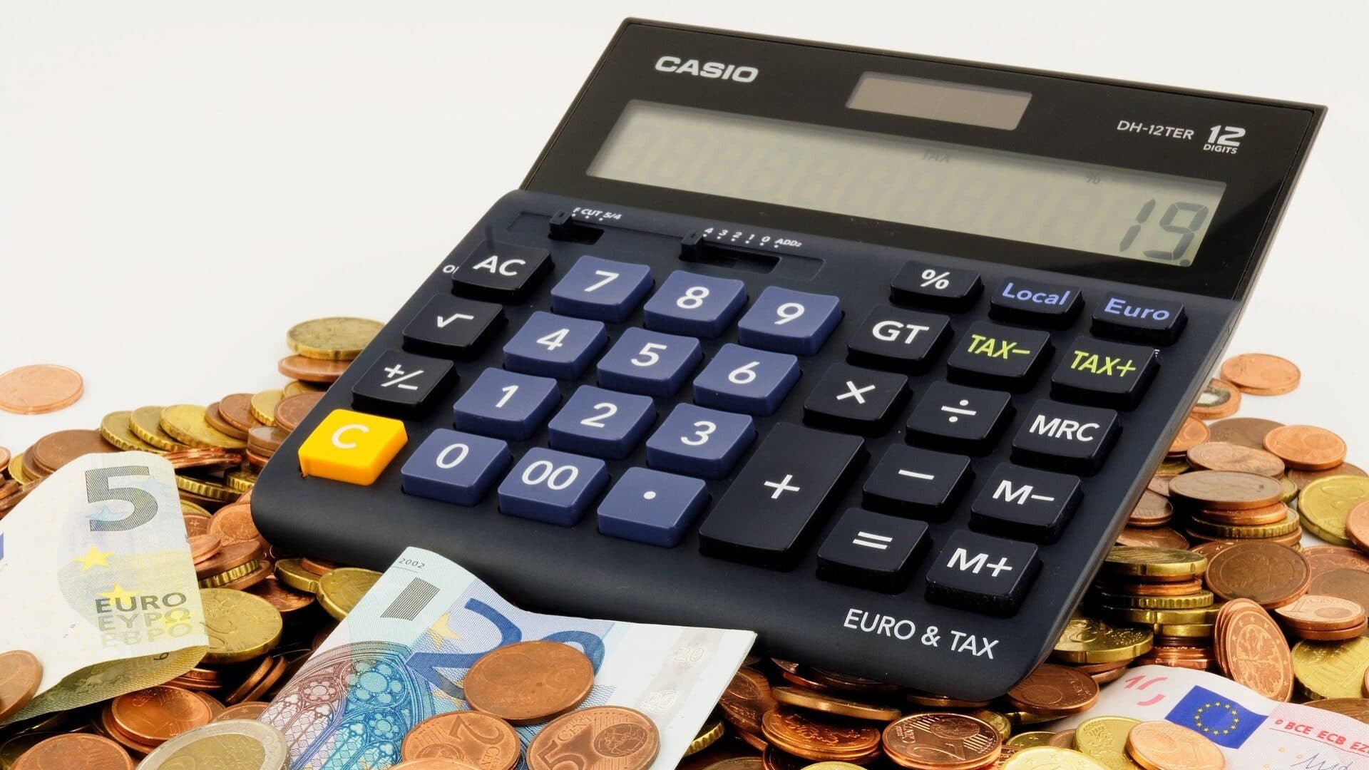 Debts overdue by more than 30 days may cost public managers their jobs