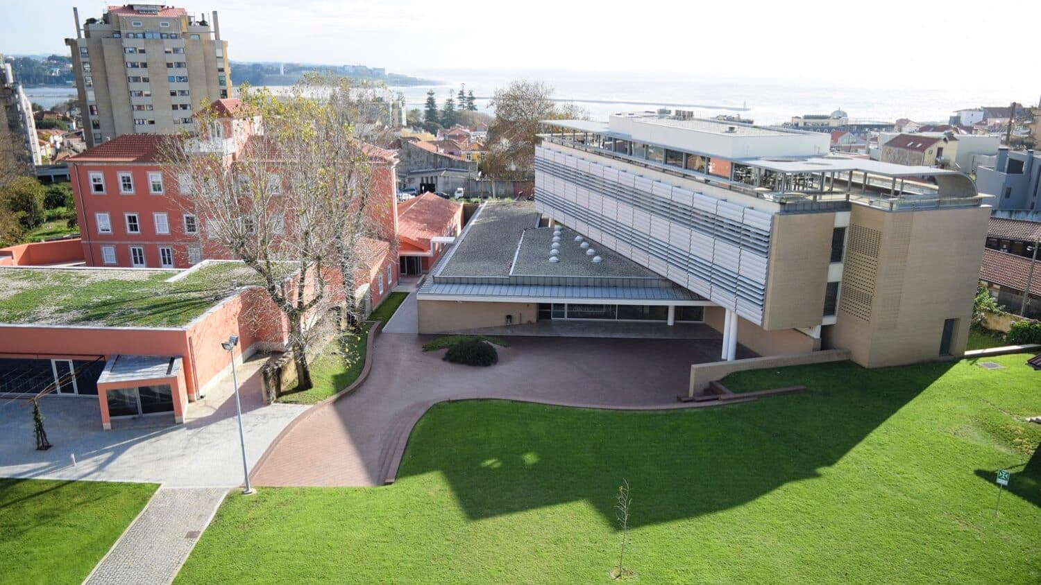 Law or management? The country's first double degree celebrates ten years. “It is an elite programme”