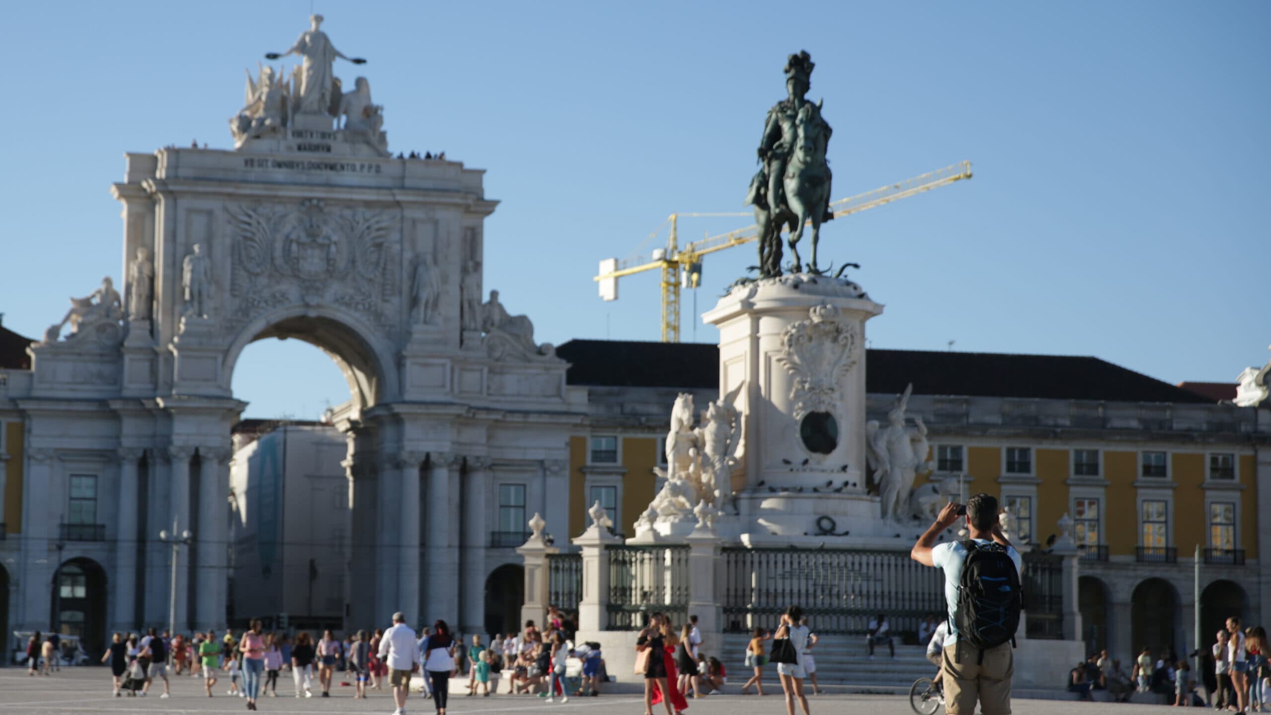 USA slows down and France retreats. Air capacity and prices put pressure on tourism in Lisbon