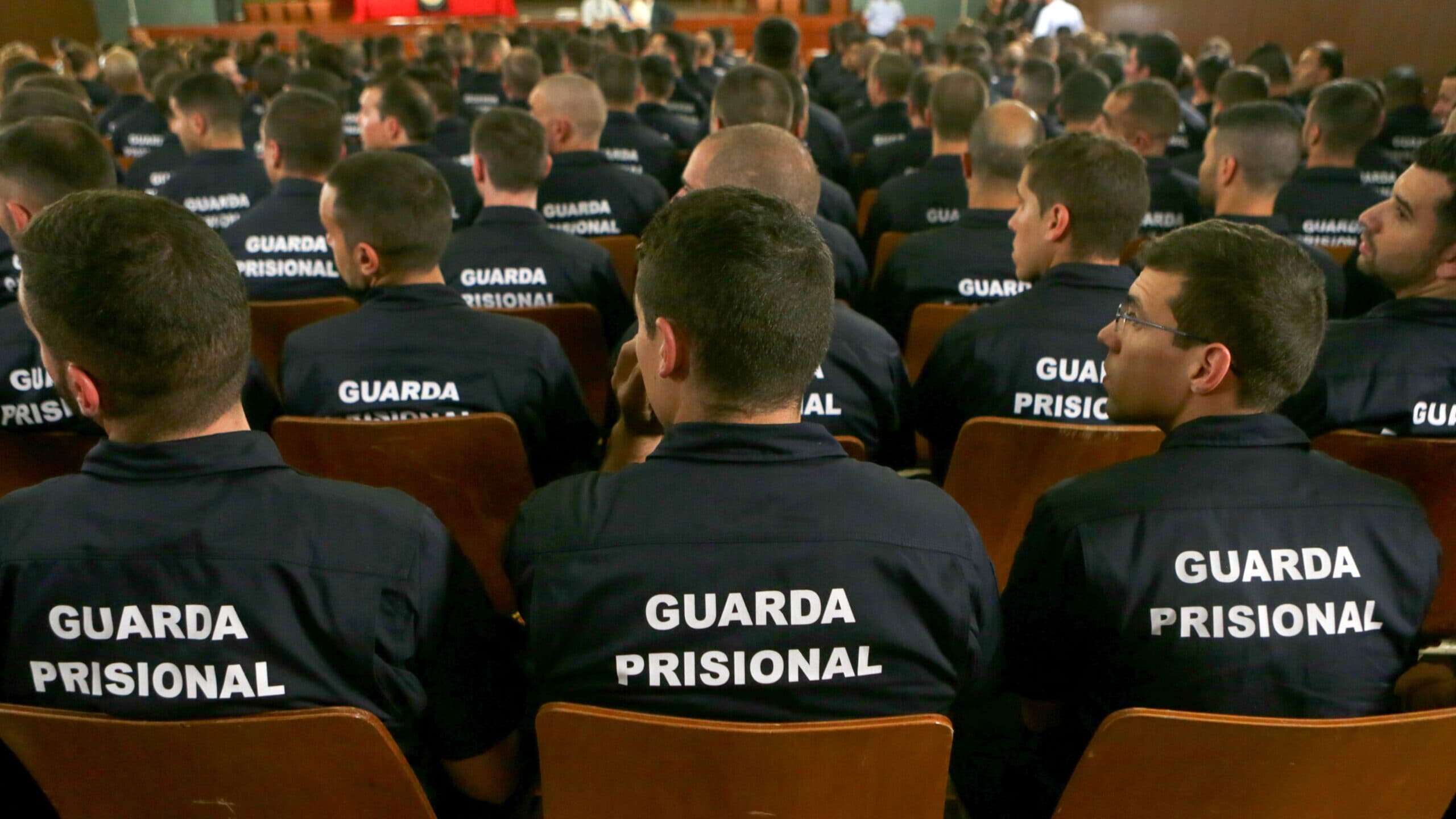 Competition for 200 prison guards is open. Minimum age is 18