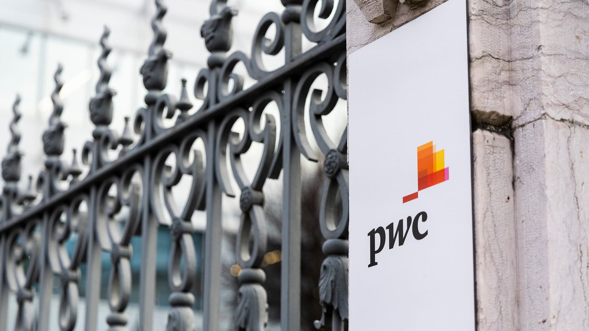 PwC and Luso-British firm Noxus partner to install AI agents in companies
