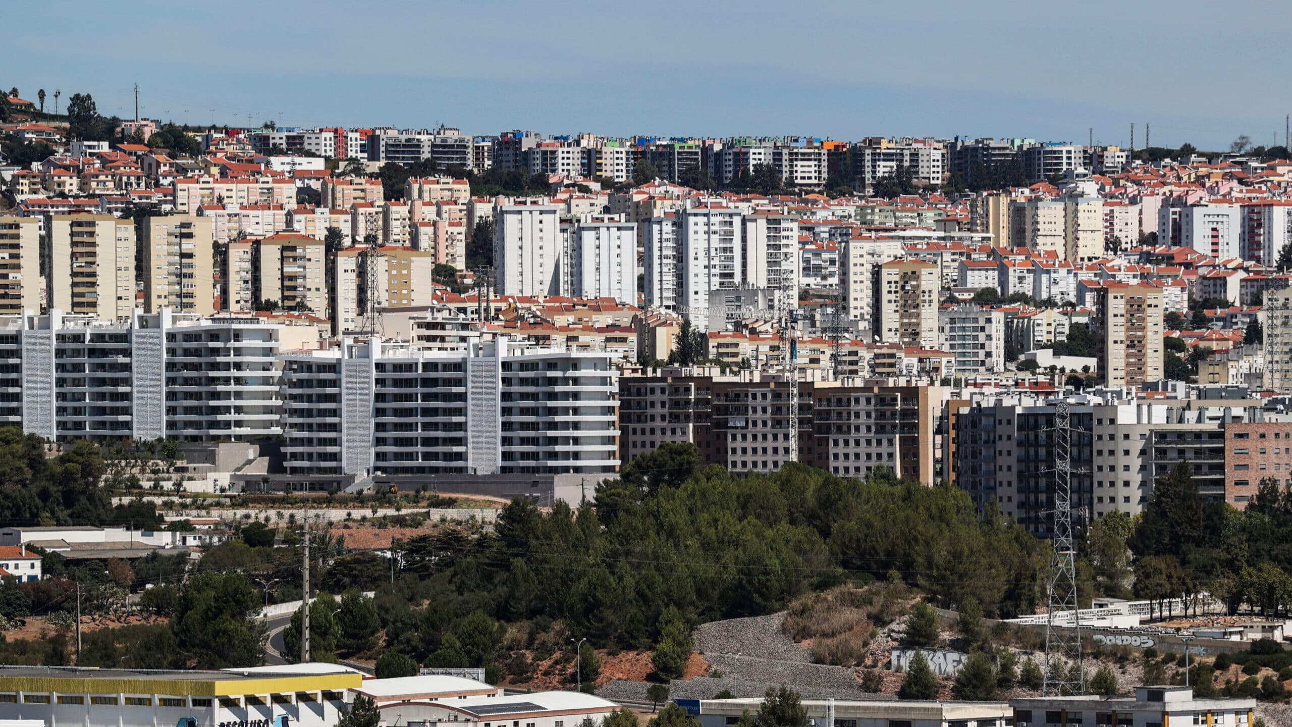 Home loan interest rates fall for three and six-month terms