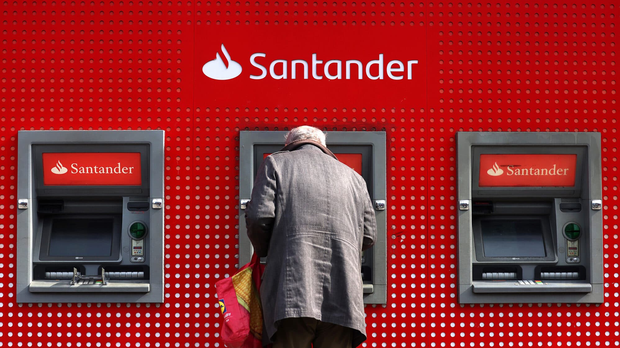Santander targets one billion euros in AI value