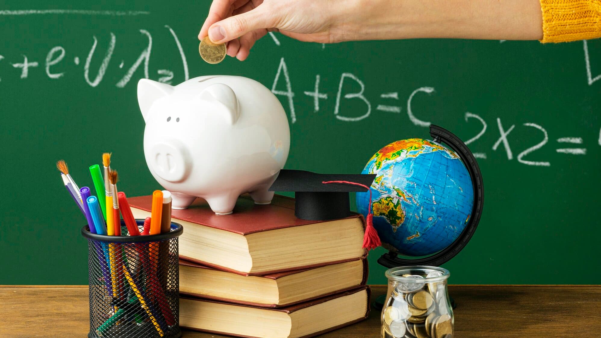 The Minister of Education, the President of the ASF, and other officials go to schools to teach saving