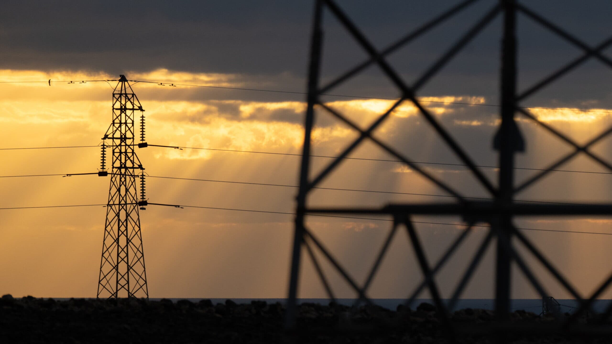 Replace overhead network with underground? Maybe 'in some cases', but investments must be 'balanced', says E-Redes