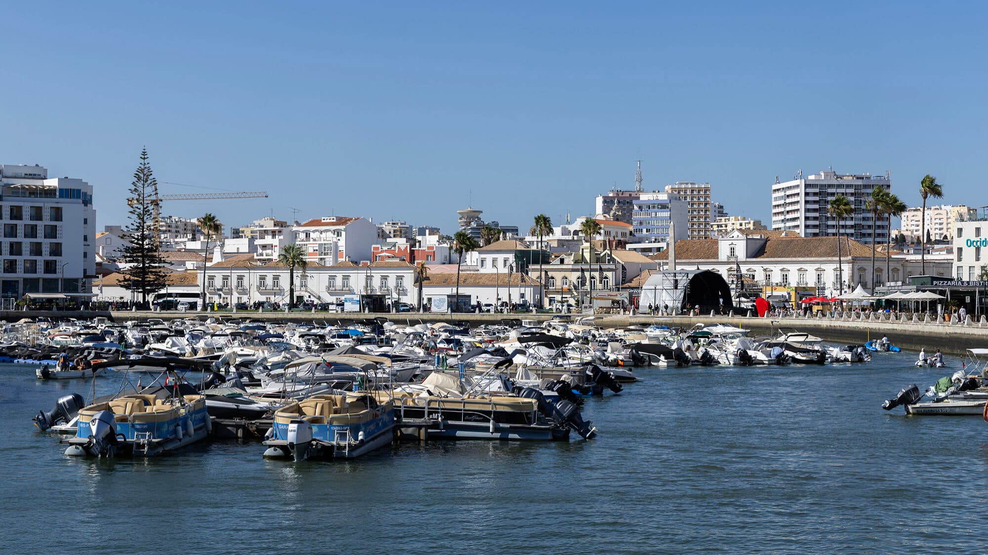 Easyjet base in Faro marks five years and 'flies' to a new passenger record