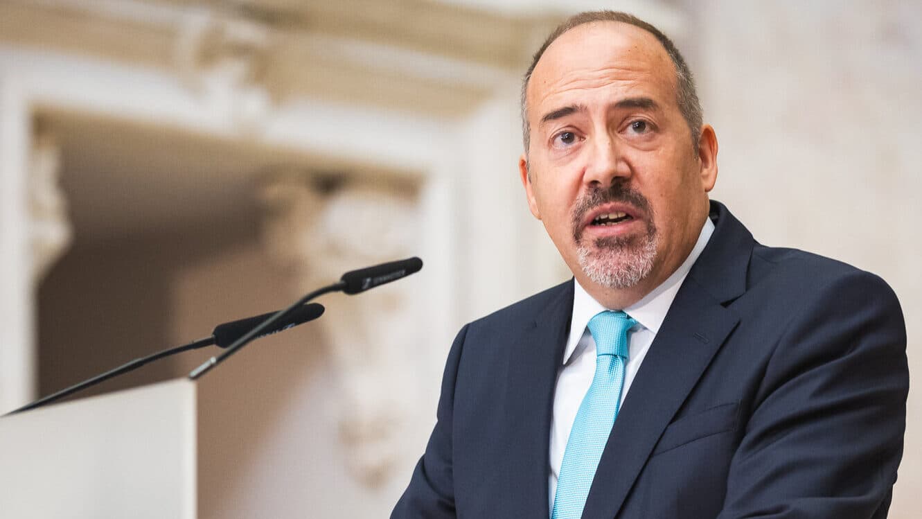Economic activity saw a 'decrease' in the first quarter, says Álvaro Santos Pereira