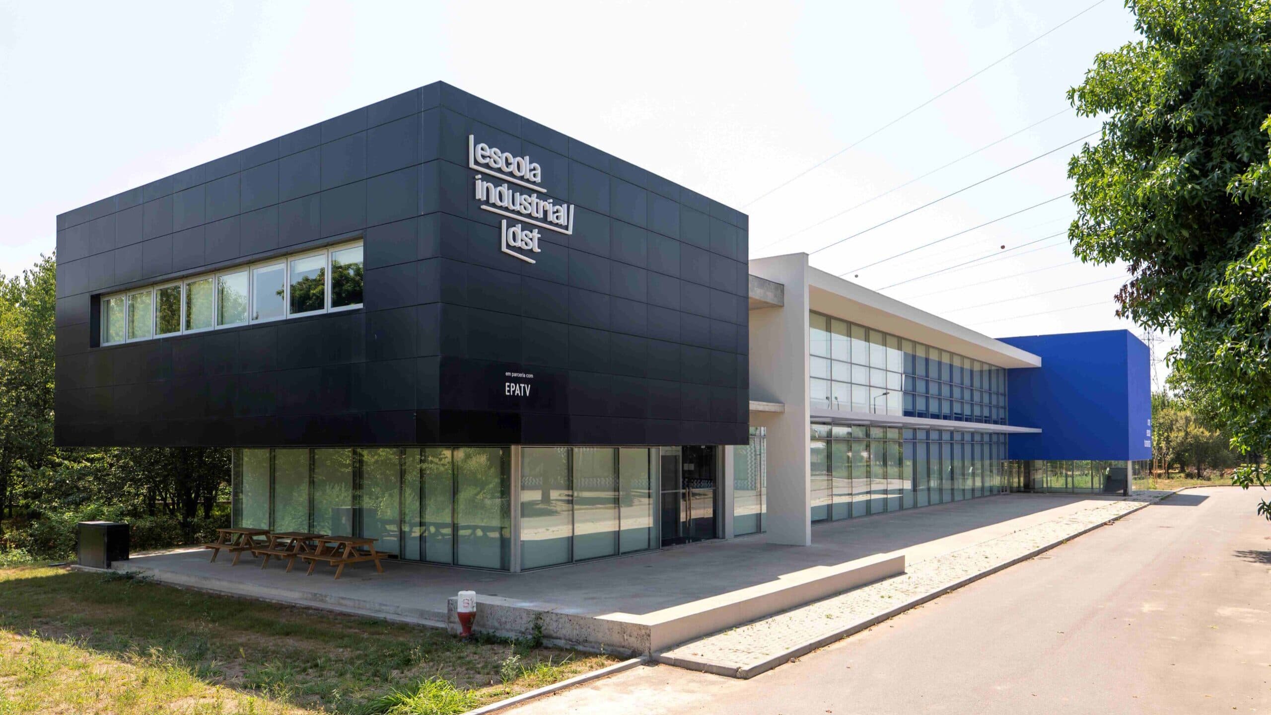 dstgroup's industrial and digital school launches with 124 places