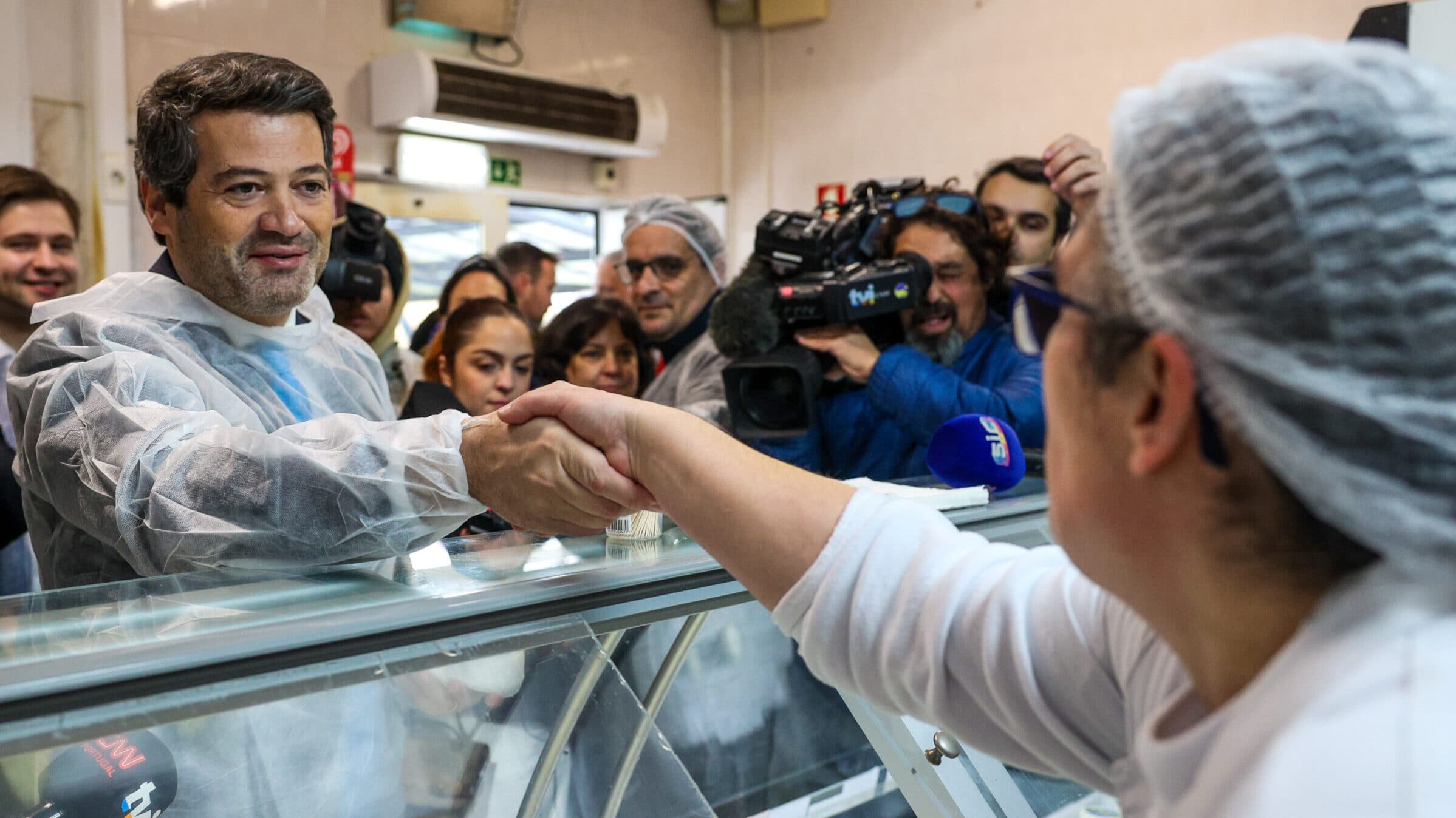 Overseas voters give Ventura victory in the first round of the presidential election and turnout rises