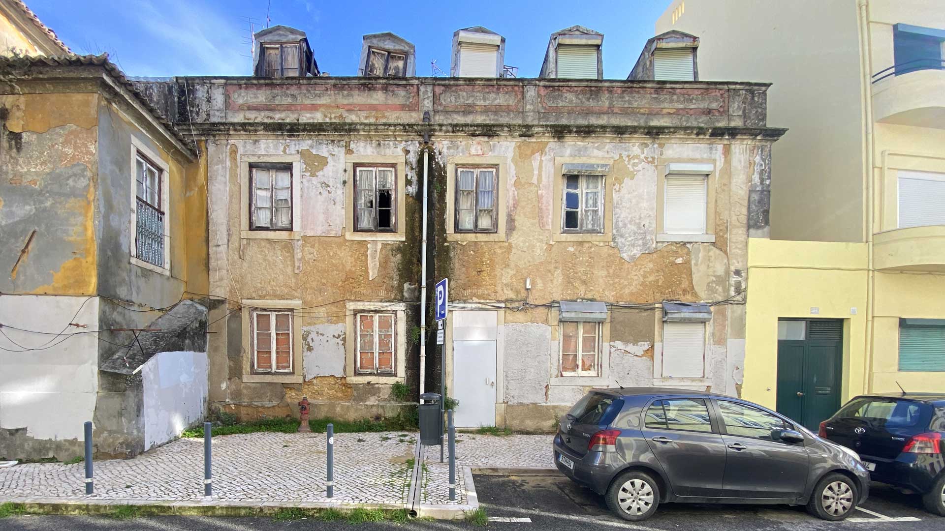 Santa Casa puts 12 properties up for sale to raise more than €8 million