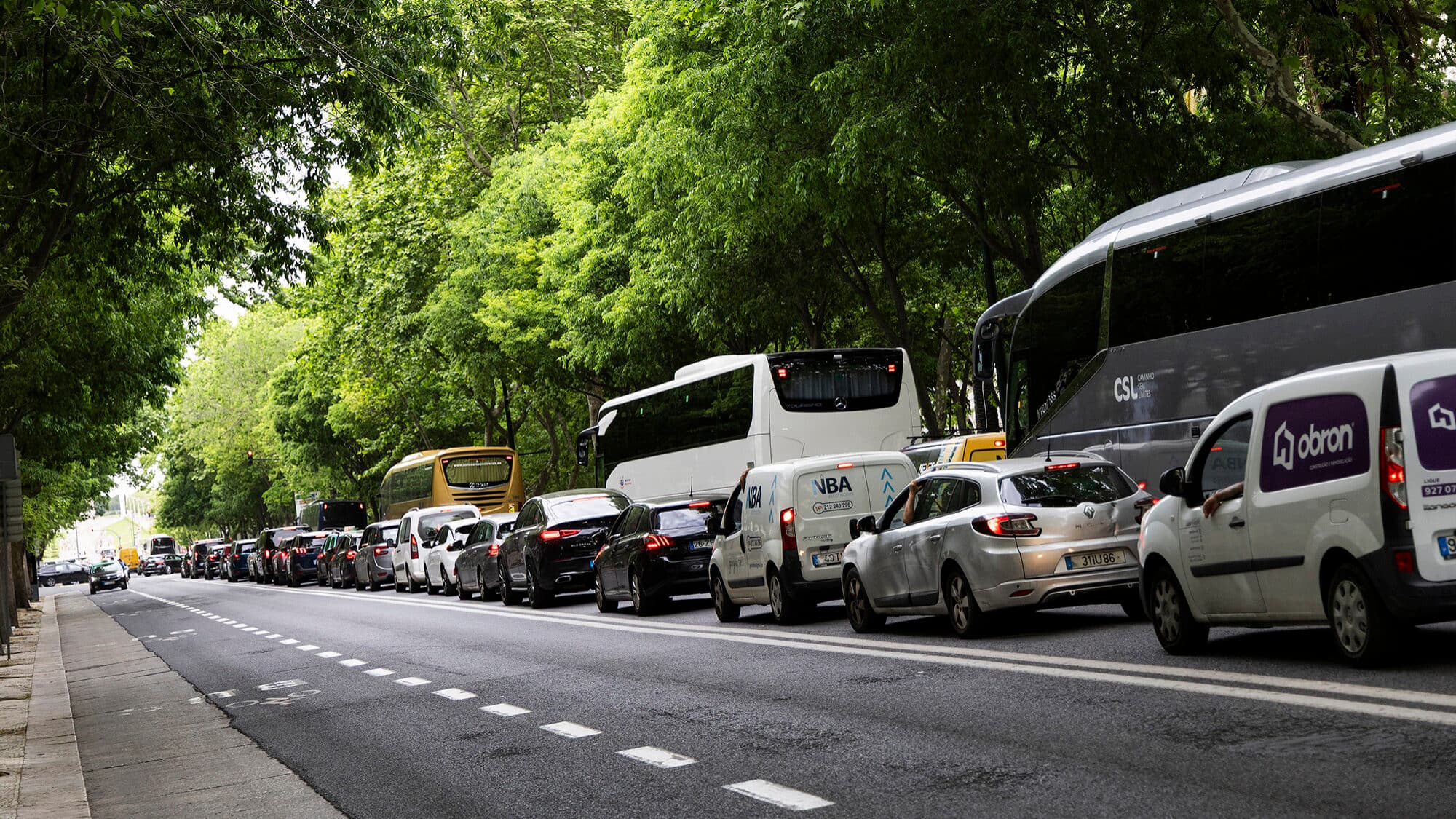 'Luxury avenue' under construction. Repaving of Avenida da Liberdade begins in August