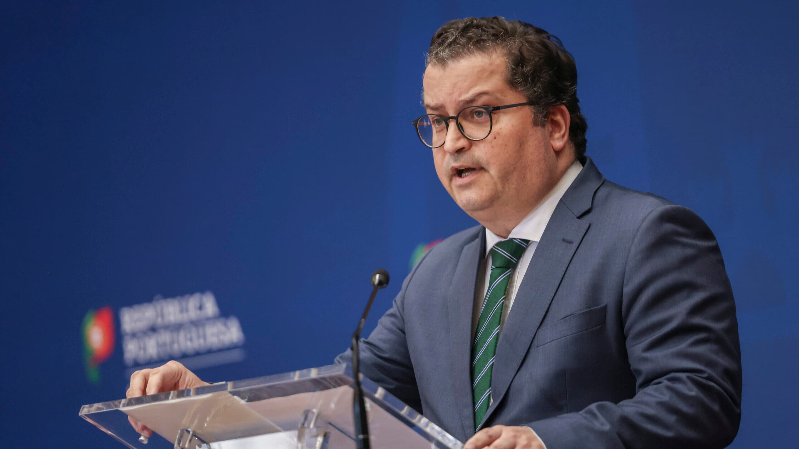 Public administration: Government moves forward with general fee regime without a "revolution"