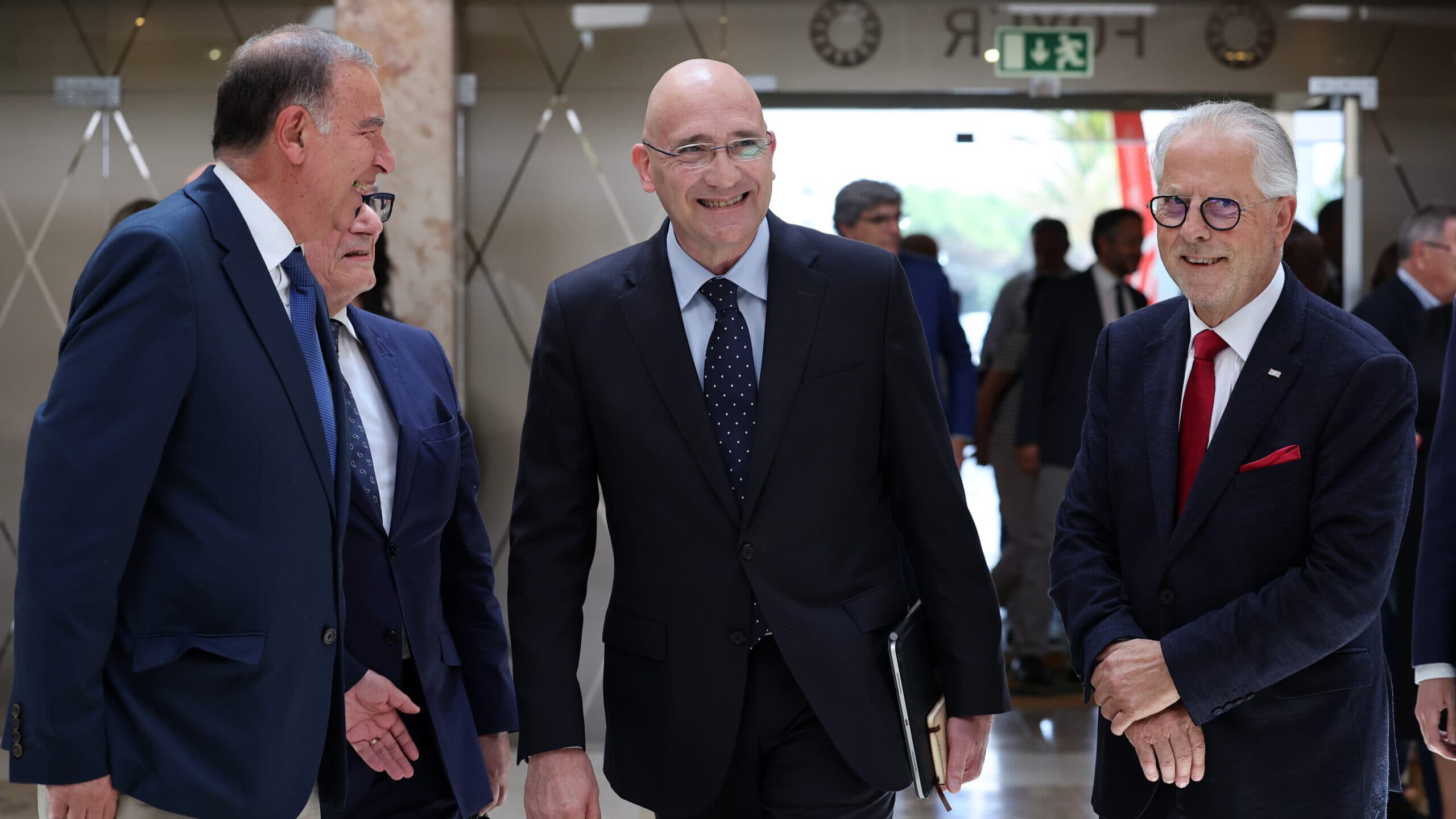 Passos refuses to enter “labyrinths of interpretation” regarding fake politicians