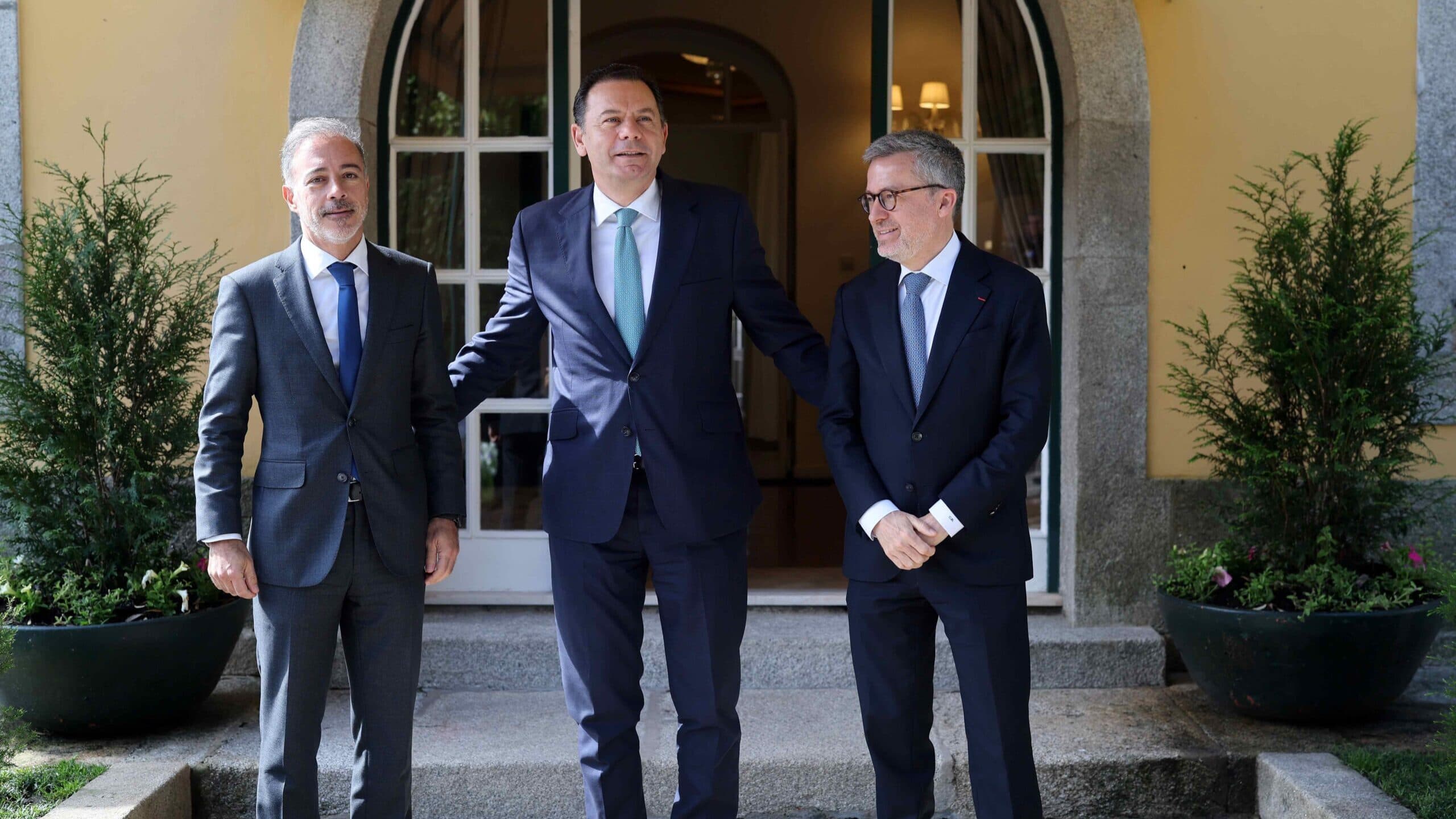 Montenegro 'hands over' building for housing to Lisbon and an alternative to the VCI in Porto