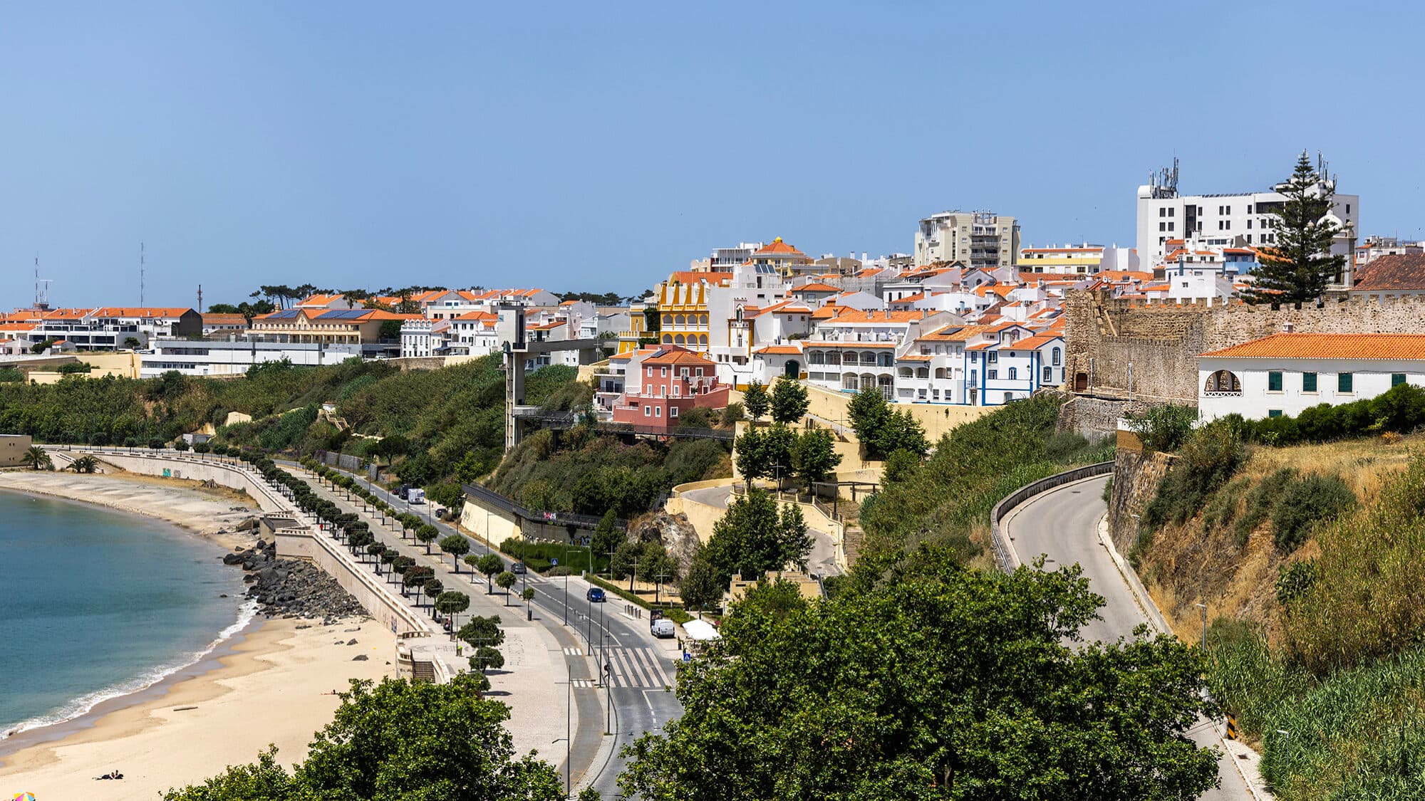 Housing, mobility and education, the 'B-side' of Sines