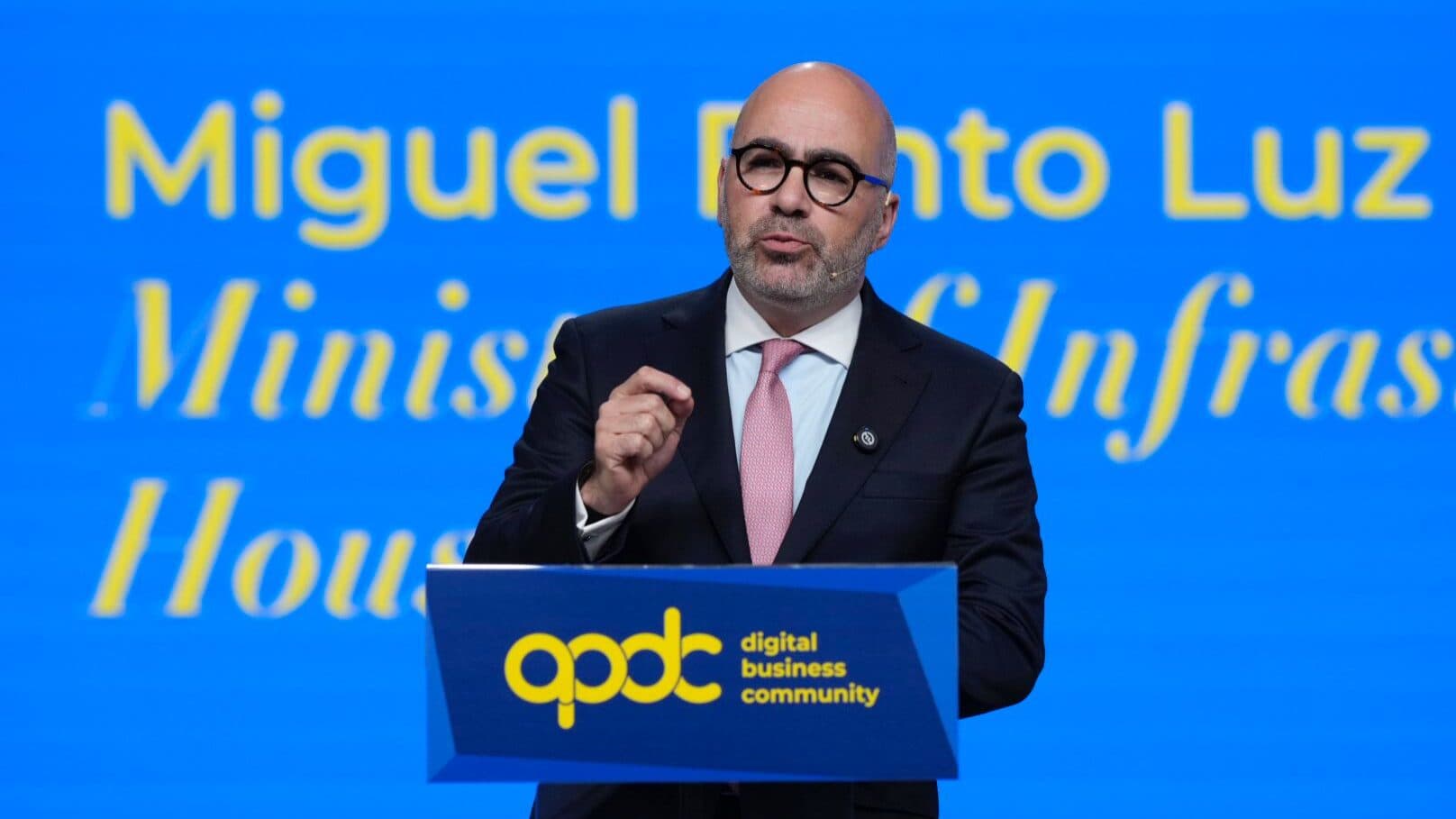 Pinto Luz pressures operators to advance with 'pure 5G'