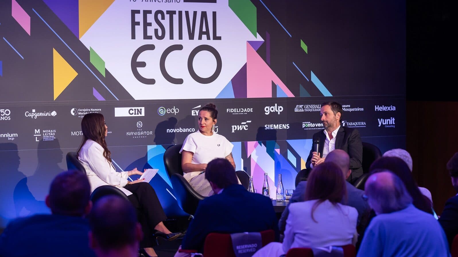 Miguel Cardoso Pinto and Joana Pitanga: Painting murals in companies to colour minds