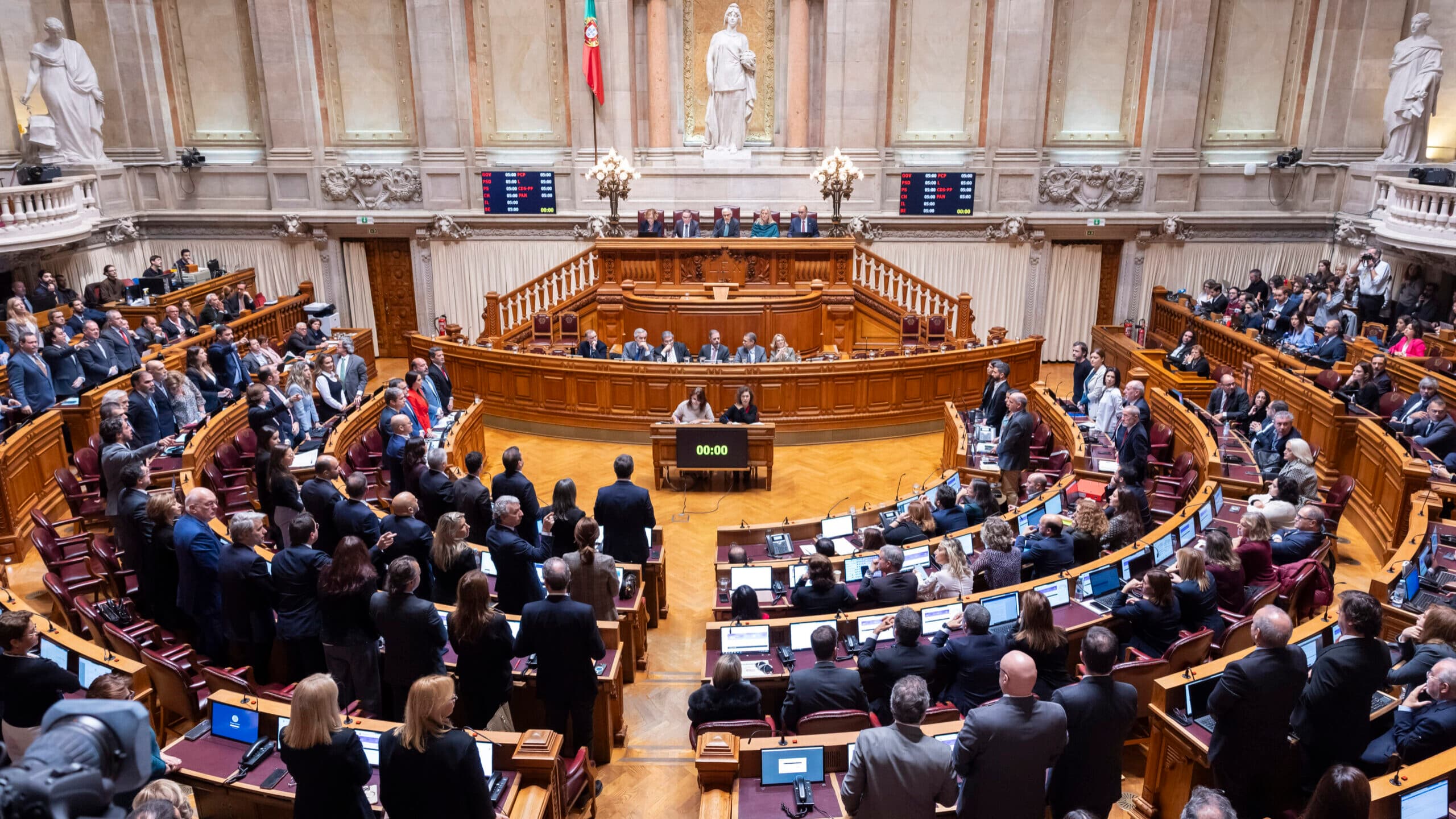 Parliament approves measures to accelerate Justice, including fines