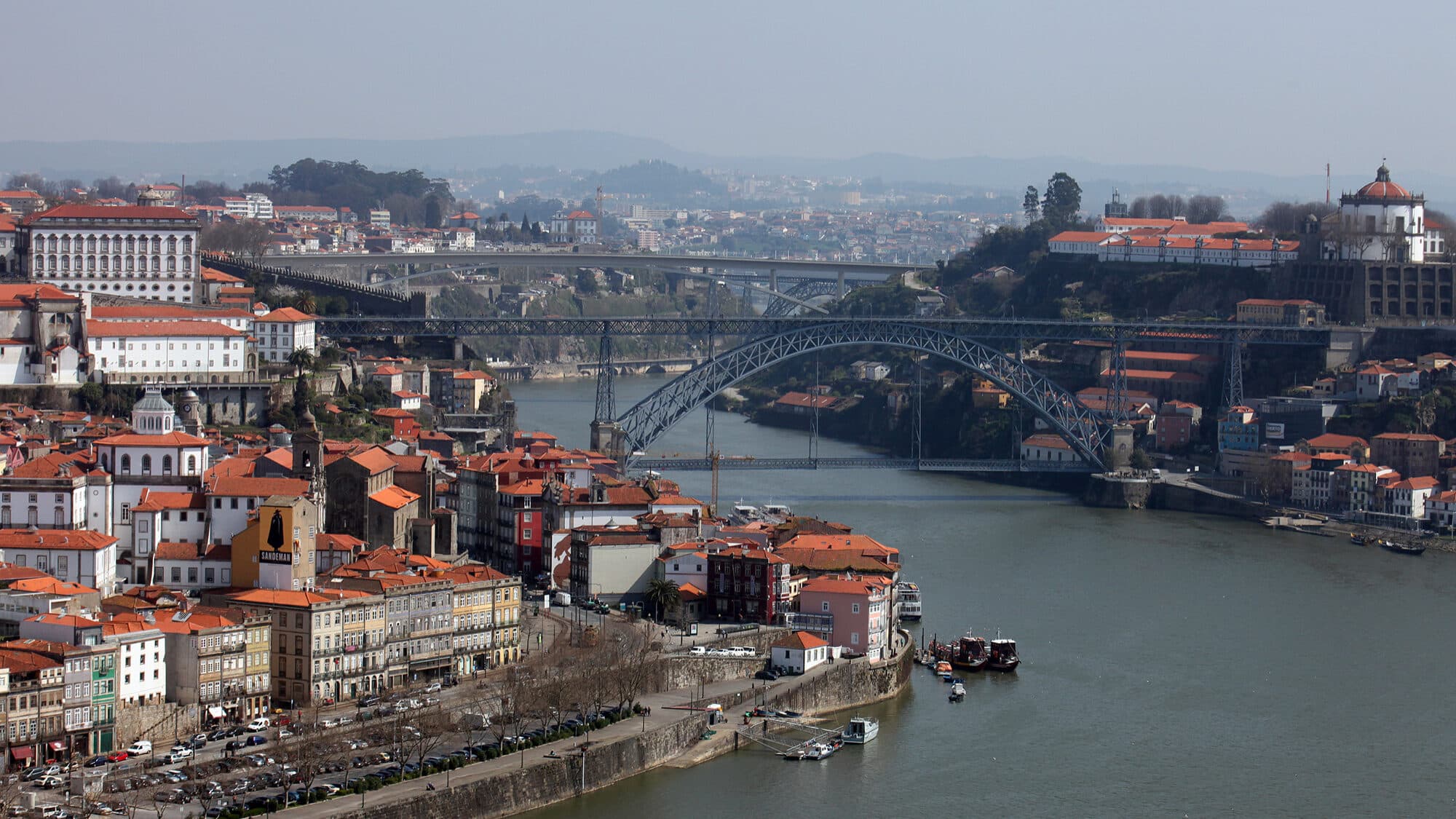 Porto and Gaia oppose road deck on high-speed rail bridge. They will demand funding from the Government