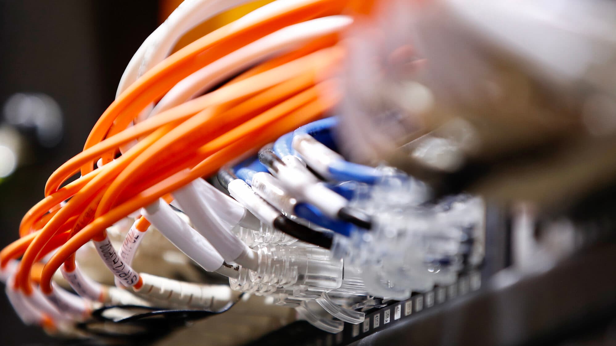 KKR and Vauban advance in the race to buy Dstelecom
