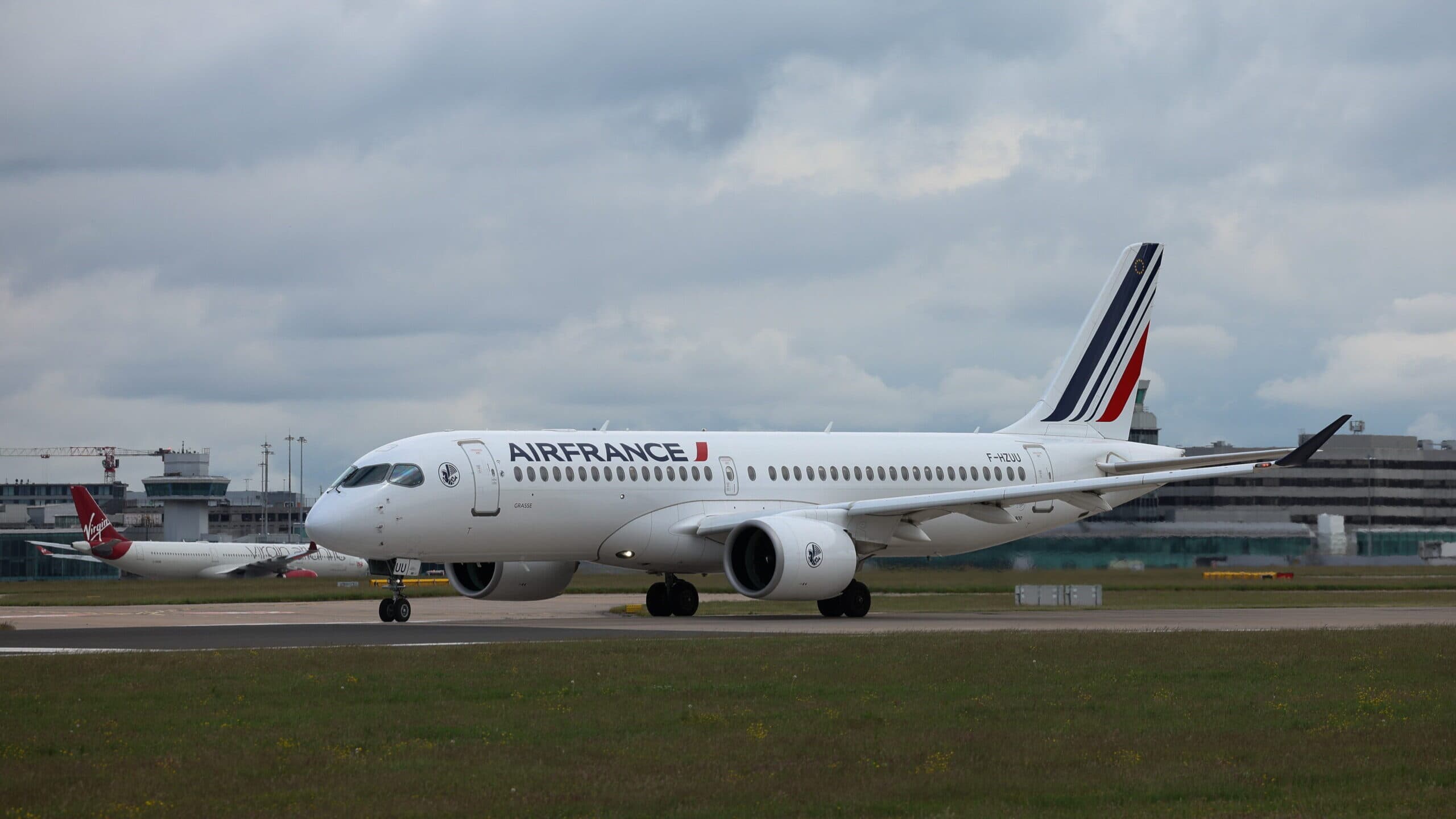 Air France extends suspension of flights to Dubai and Riyadh for security reasons