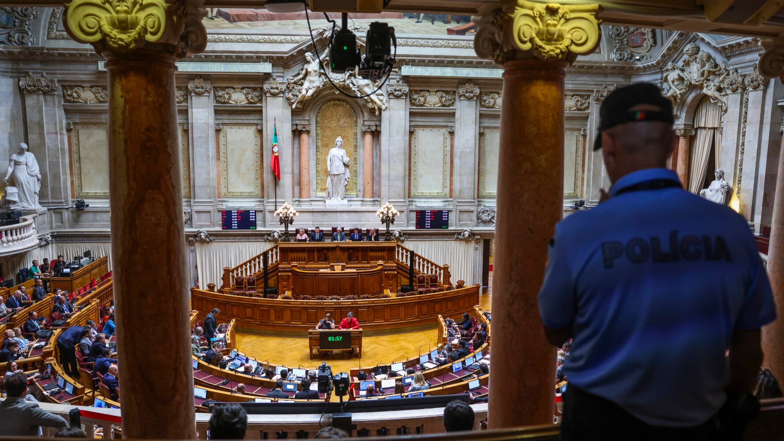 AD to insist on loss of nationality as an accessory penalty, but for fewer crimes