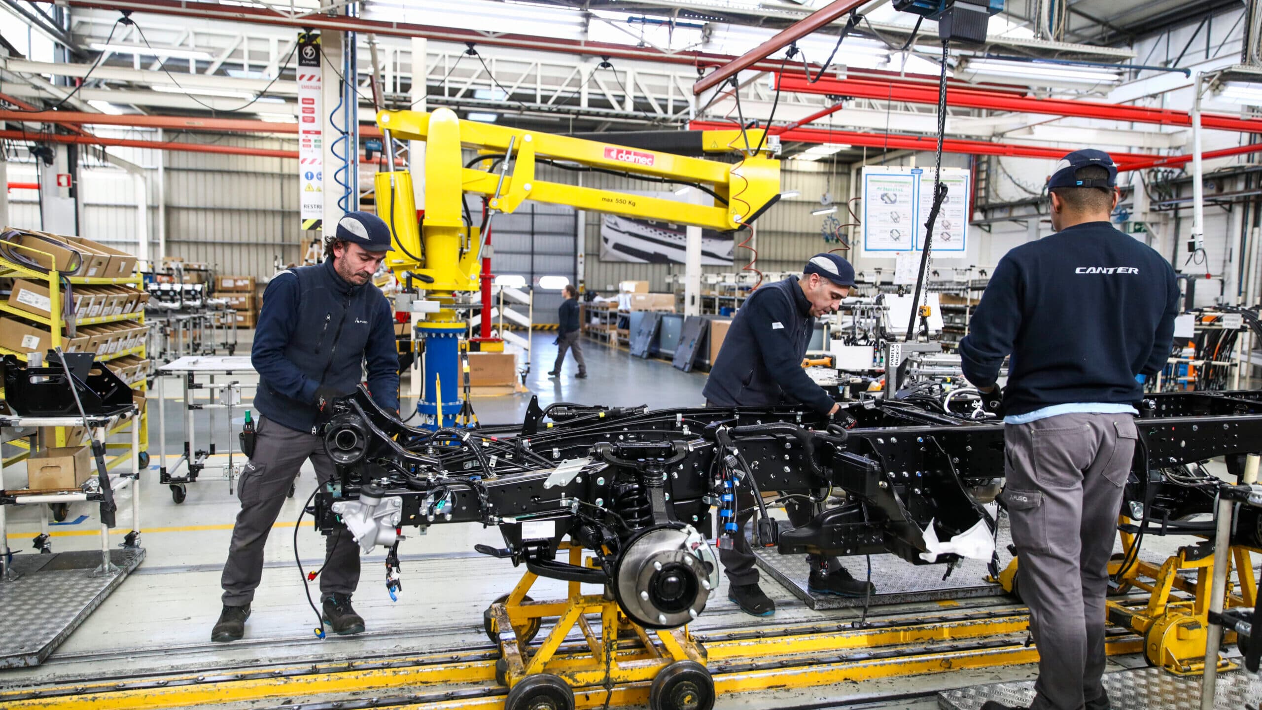 Mitsubishi Fuso resumes activity in Tramagal and reaffirms factory as European production hub